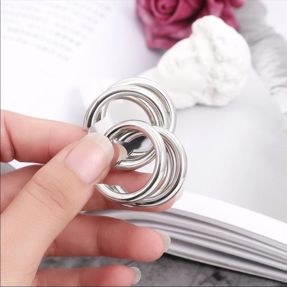 NEW Silver Geometric Simple Stylish Hoop Earrings - Picture 4 of 4